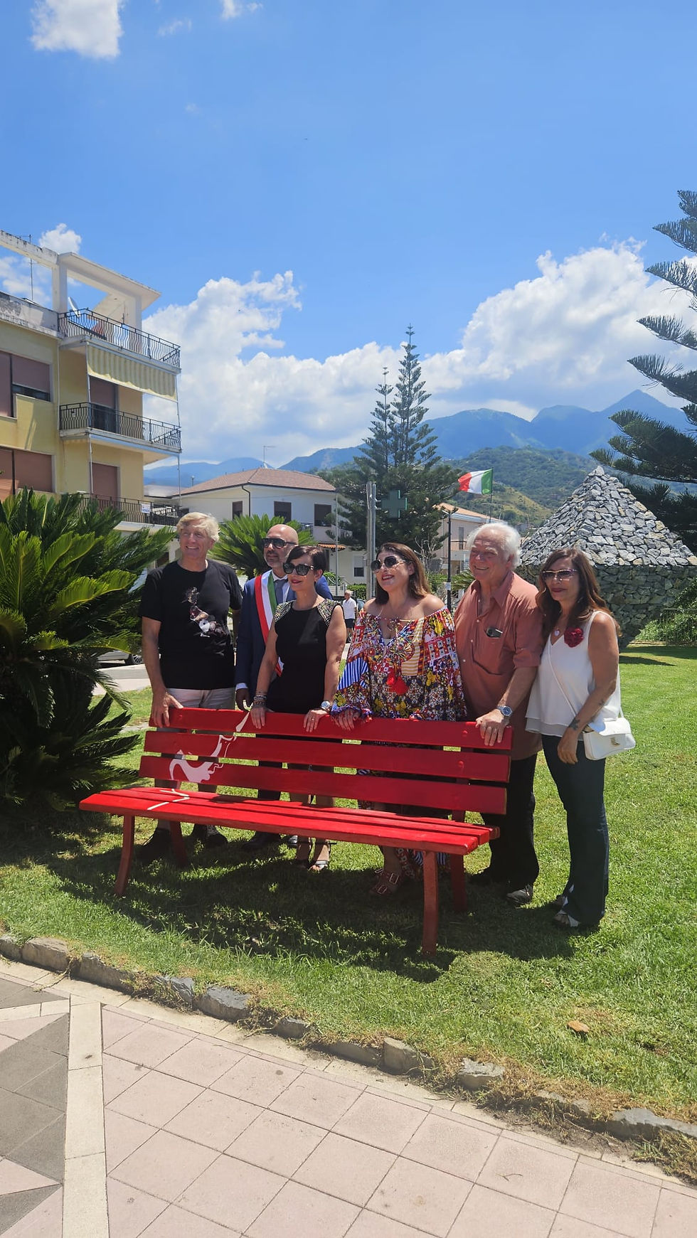 Diamante, i dieci anni de "La Ginestra" lo sportello antiviolenza: la panchina rinnovata
