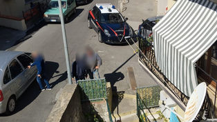 Operazioni di salvataggio da parte di Vigili del Fuoco e Carabinieri nei pressi di un'abitazione a Diamante