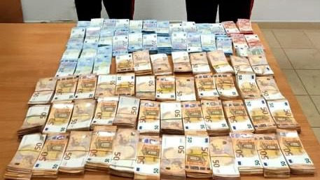 Un milione e mezzo di euro sequestrati: due denunce per riciclaggio a Gioia Tauro