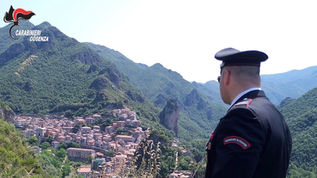 Carabinieri della Compagnia di Scalea durante un intervento a Orsomarso truffa sventata