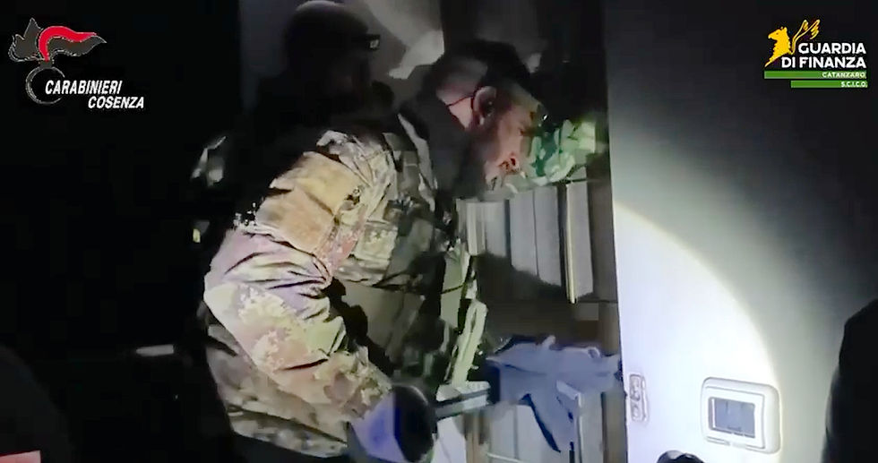 L'ingresso nel covo di Scornaienchi a Cetraro