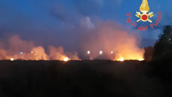 Incendio all'ex zuccherificio di Lamezia Terme