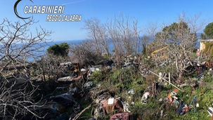 Palmi: i carabinieri scoprono e sequestrano una discarica abusiva di rifiuti speciali