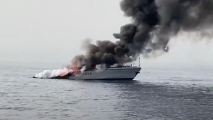 Nel reggino si incendia e affonda una unità navale della guardia di finanza