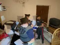 Piana di Sibari, 20 fermi per caporalato: i salari dei braccianti
