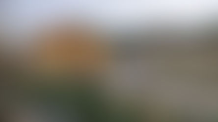 Traversine ferroviarie dismesse accatastate nella stazione di Diamante