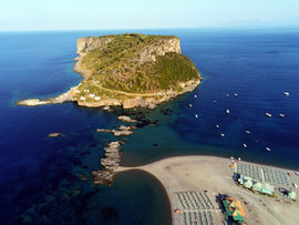 Veduta dell’Isola Dino e delle sue acque protette