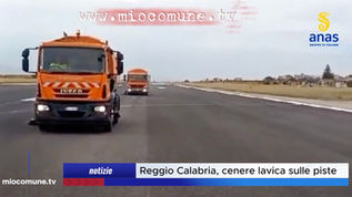 Reggio Calabria, cenere sulle piste dell'aeroporto, interviene l'Anas