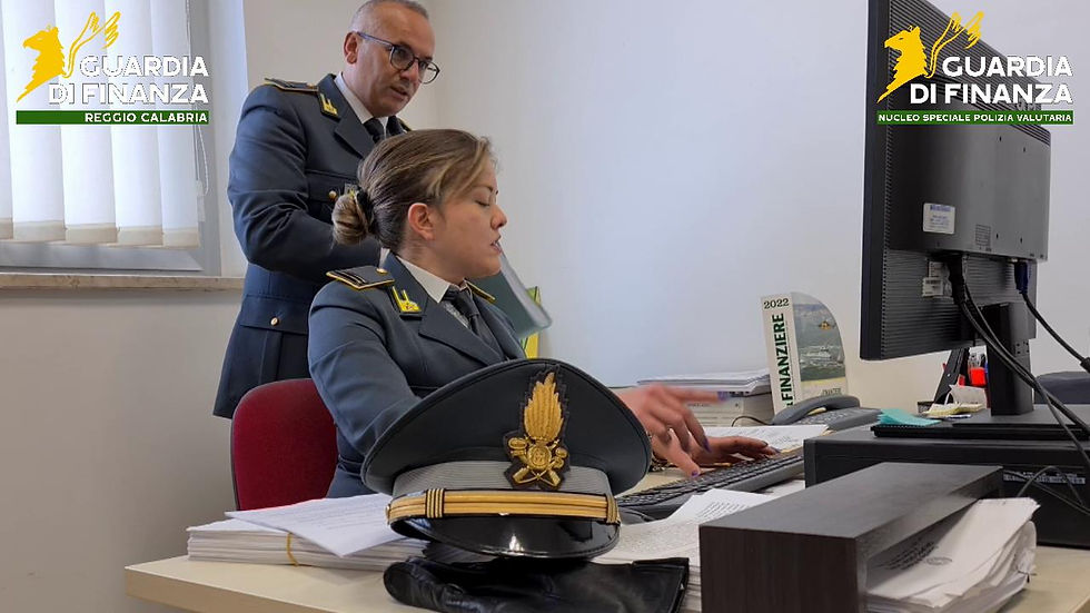 Guardia di Finanza Reggio Calabria durante operazione contro truffe finanziarie