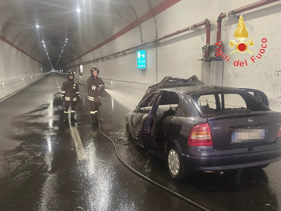 Catanzaro, incendio d’auto nella galleria Sansinato: SS 280 riaperta