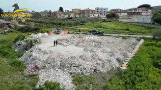 Crotone: sequestrata discarica abusiva con oltre 2.000 tonnellate di rifiuti pericolosi