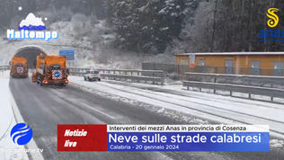 Neve, maltempo in Calabria, mezzi Anas al lavoro nelle zone montane della provincia di Cosenza