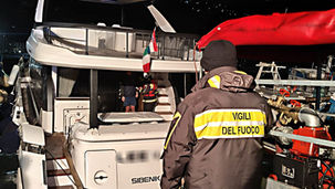 Operazioni notturne dei Vigili del Fuoco per il soccorso a uno yacht in avaria nel porto di Cetraro