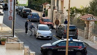 Carabinieri ad Amantea durante i rilievi in via Dogana dopo sparatoria