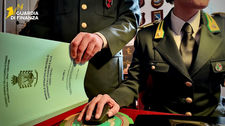 Guardia di Finanza Cosenza operazione contro evasione fiscale con sequestri e controlli documentali