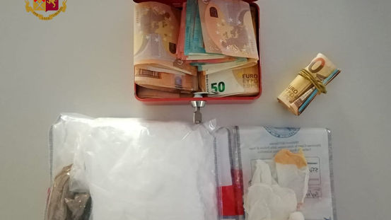 Mezzo chilo di cocaina: arrestato un giovane