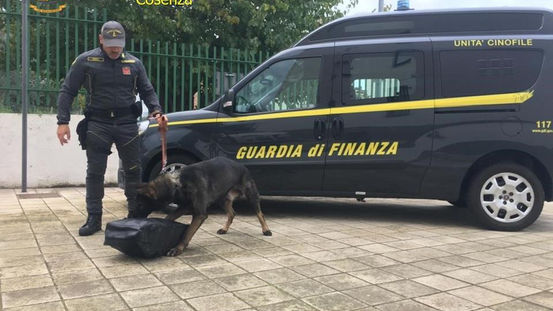 Sequestrati oltre 2 Kg di hashish e un bilancino: un arresto