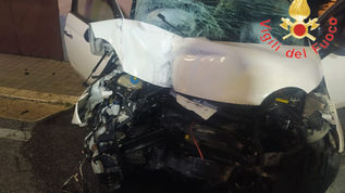 Finisce con l'auto contro un muro: giovane ferito a Lamezia Terme in un incidente