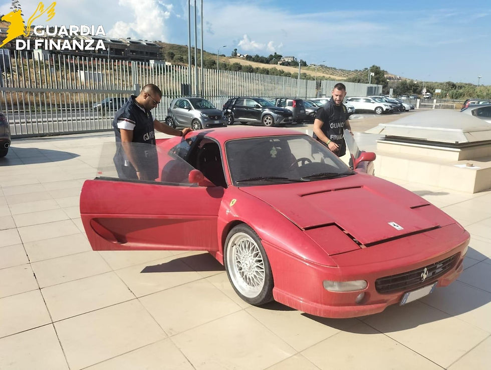 Auto modificata per sembrare una Ferrari F355GTS sequestrata dalla Guardia di Finanza a Catanzaro