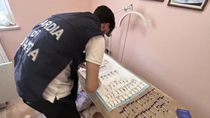 Guardia di Finanza di Crotone durante controlli contro ambulatori abusivi di medicina estetica