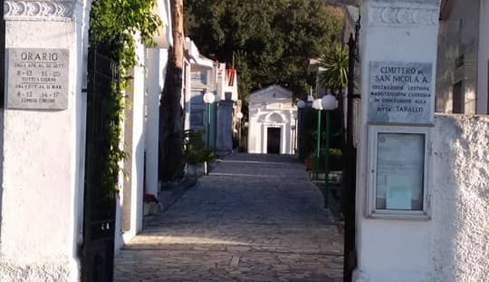 S. Nicola Arcella, "obbligo” di firma per pregare nella cappella del cimitero