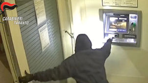 operazione arresti banda assalto bancomat esplosivo marmotta
