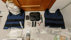 Crotone, droga e arma clandestina sul lungomare: un arresto