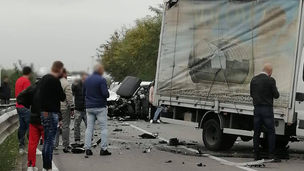 Scontro sulla SS 106: due feriti, tre mezzi coinvolti