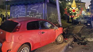 Piazza Garibaldi a Catanzaro:  incidente stradale con una Fiat Punto, investita una donna