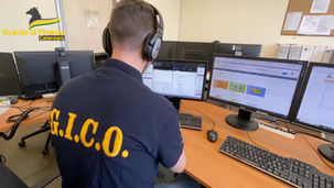 Sfruttamento del lavoro nei supermercati, cinque misure cautelari nel catanzarese