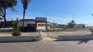 Spiaggia di Schiavonea interessata dagli interventi di demolizione dei manufatti abusivi dell’ex lido Lo Scarafaggio
