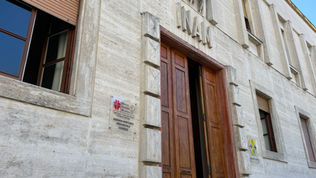 La facciata d'ingresso della sede dell'Azienda Sanitaria Provinciale di Cosenza in Viale Alimena