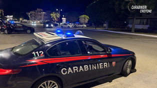 Posto di blocco dei Carabinieri impegnati nei controlli stradali sul territorio di Crotone e Cirò Marina