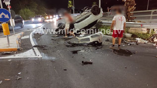 Auto si ribalta nella notte a Diamante, un ferito