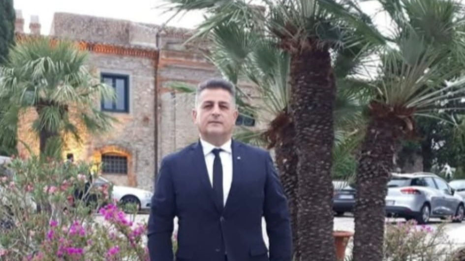 Belvedere Marittimo, Stumbo commissario cittadino di IdM