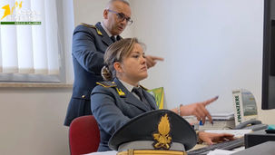 Guardia di Finanza durante il sequestro di beni a Reggio Calabria