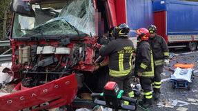 Incidente stradale fra tre mezzi pesanti in autostrada ad Altilia Grimaldi: tre feriti