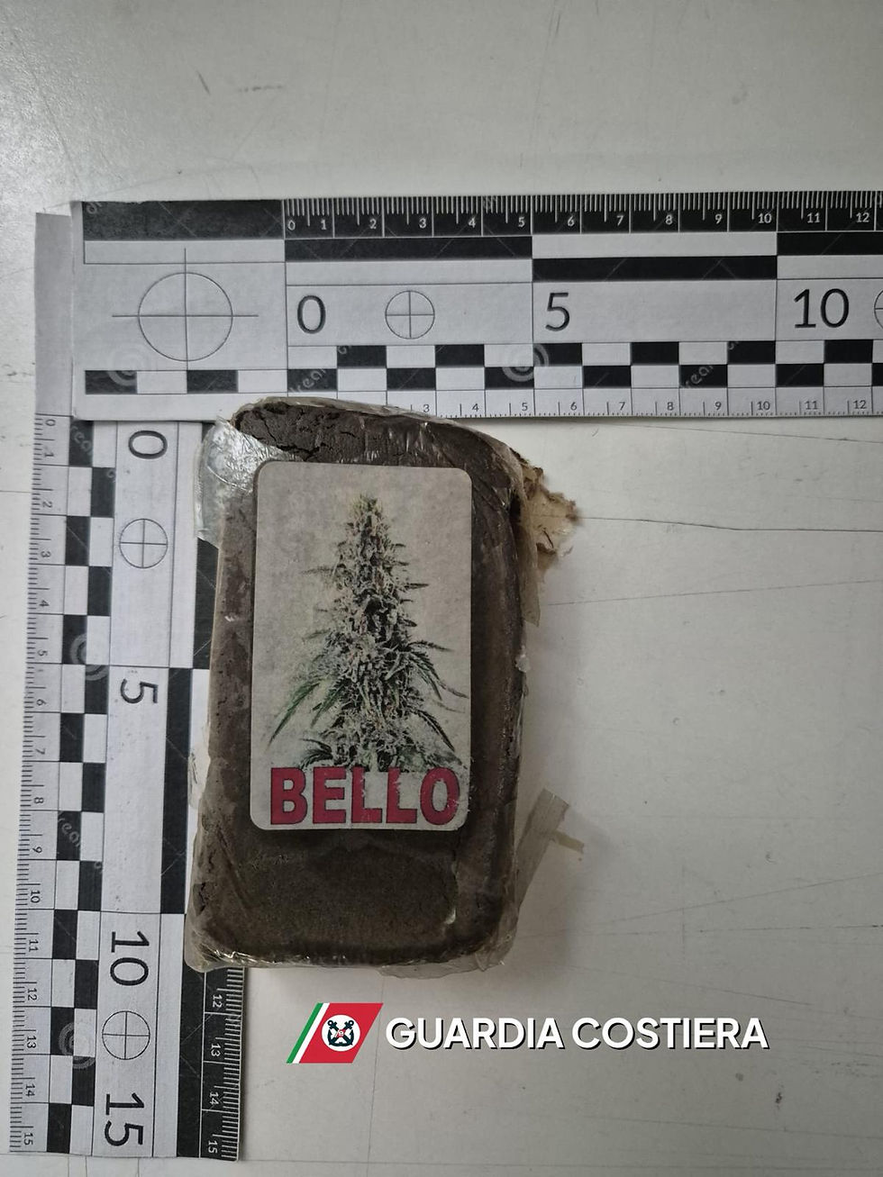 Curinga hashish in spiaggia