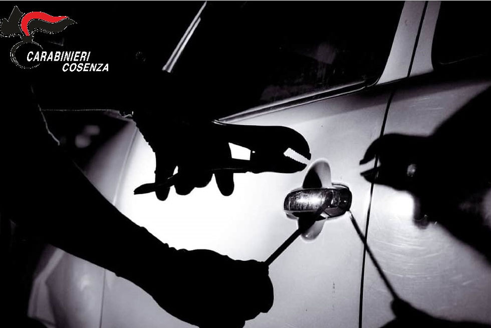 Sei misure restrittive, due in carcere, tre ai domiciliari e un obbligo di presentazione per furti d'auto a Cosenza, contestata anche l'estorsione con il metodo del cavallo di ritorno