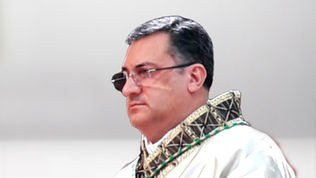 Mons. Stefano Rega durante un intervento pubblico contro la violenza a Cetraro