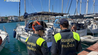 La Guardia di Finanza ha scoperto in Calabria 6 imbarcazioni con bandiera estera non dichiarate al Fisco