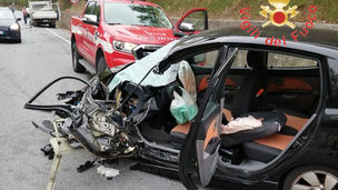 Incidente fra un furgone e un'autovettura sulla statale 107 a Rovito, un uomo in codice rosso