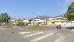 Cittadini soccorrono anziana ferita in via dei Mercanti a Praia a Mare
