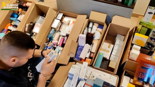 Confezioni di profumi e creme cosmetiche verificate e sequestrate dalla Guardia di Finanza