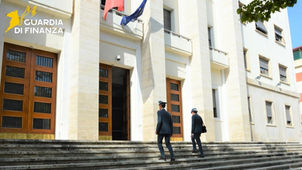 Guardia di Finanza Cosenza durante indagini su false fatturazioni ad Amantea