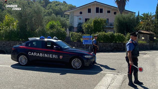 Entra a scuola a San Marco Argentano, aggredisce uno studente e i carabinieri: arrestato