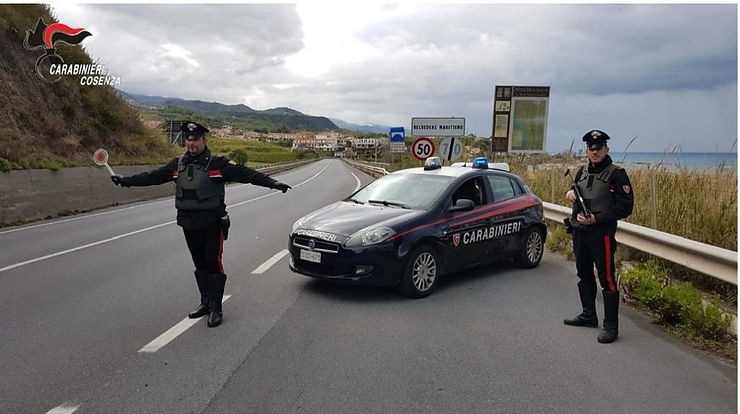 A Cetraro, nelle prime ore del mattino, i carabinieri della compagnia di Scalea e della stazione di Belvedere Marittimo hanno arrestato un 18enne ritenuto presunto responsabile dell'accoltellamento della notte di Capodanno
