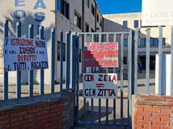 Scalea, protesta degli studenti: carburanti e biglietti dei bus meno cari