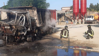 Roccaberbarda, incendio in un capannone, di una ditta edile