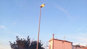 Longobardi, illuminazione accesa di giorno; la denuncia: "spreco di denaro”. Replica il comune